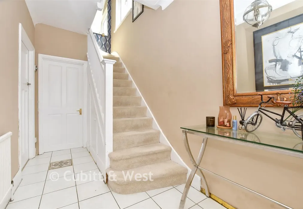 Entrance Hall - Springfield Avenue, London - Wards of Kent