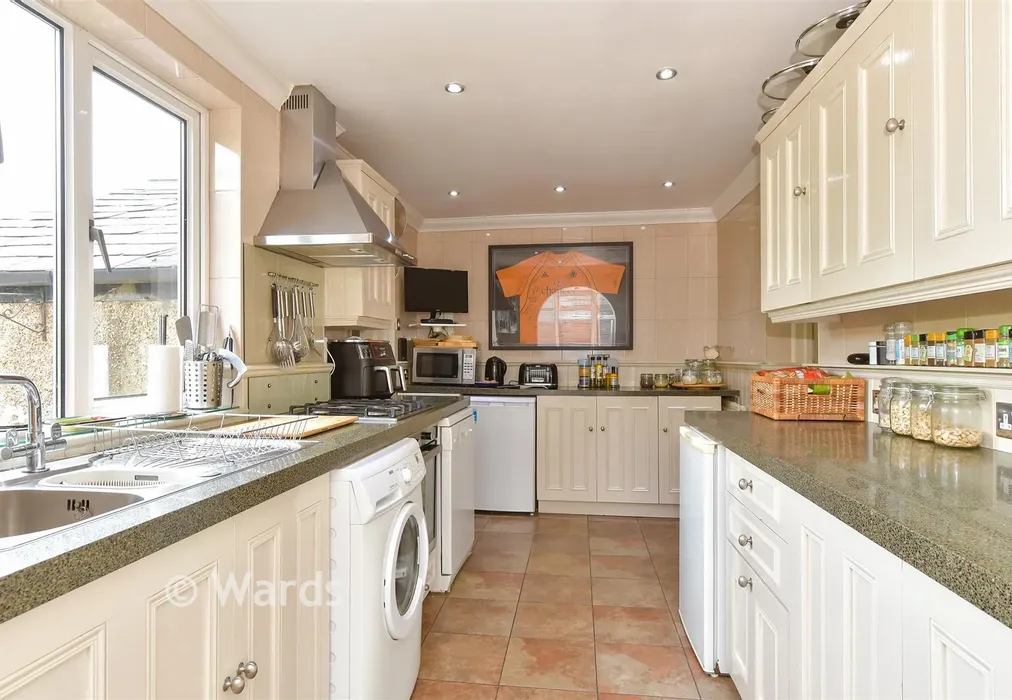 Kitchen - Harrow Road, Knockholt, Kent - Wards of Kent