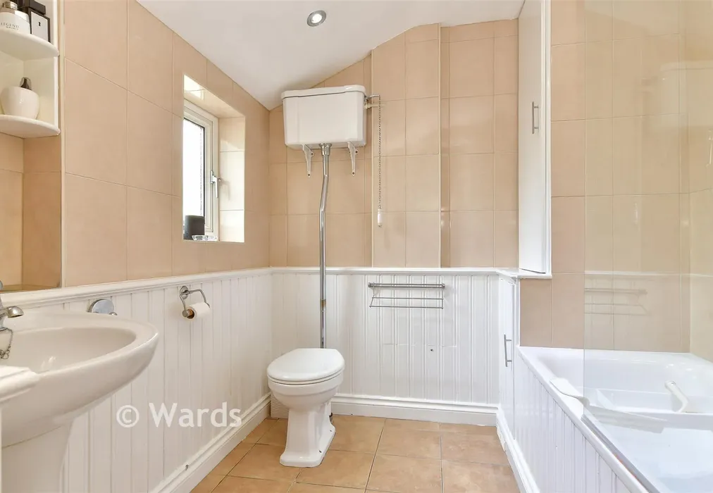 Bathroom - Harrow Road, Knockholt, Kent - Wards of Kent