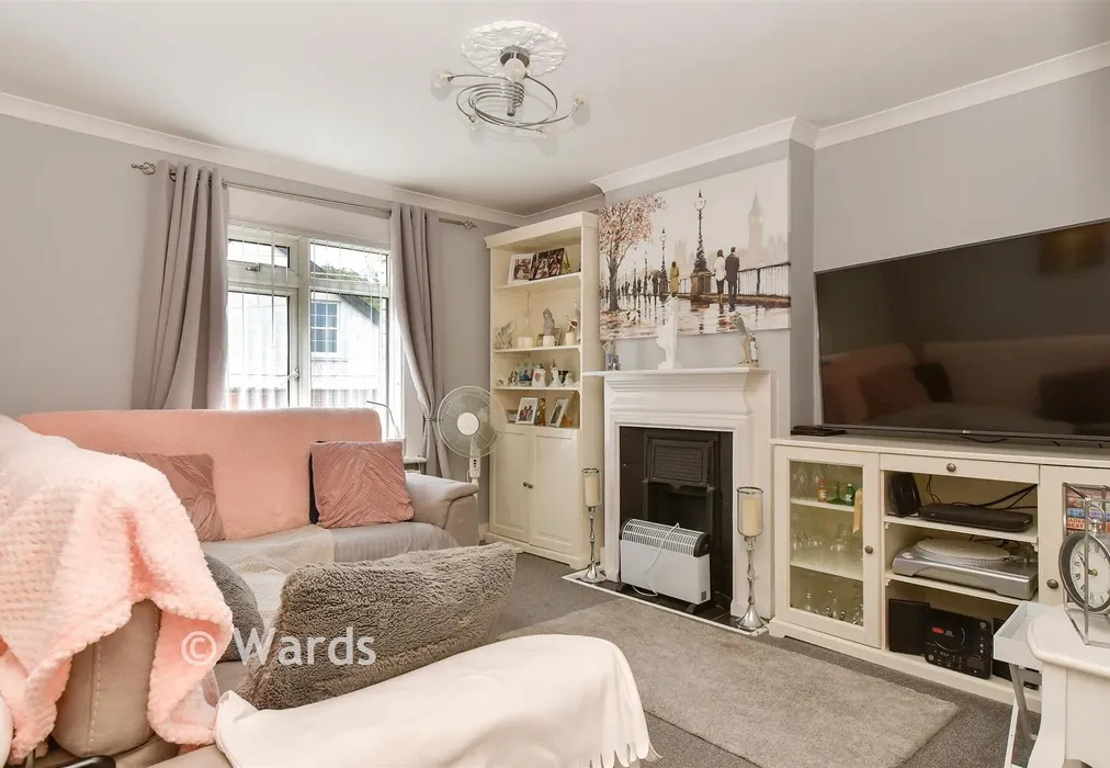 Bedroom 1 - Harrow Road, Knockholt, Kent - Wards of Kent