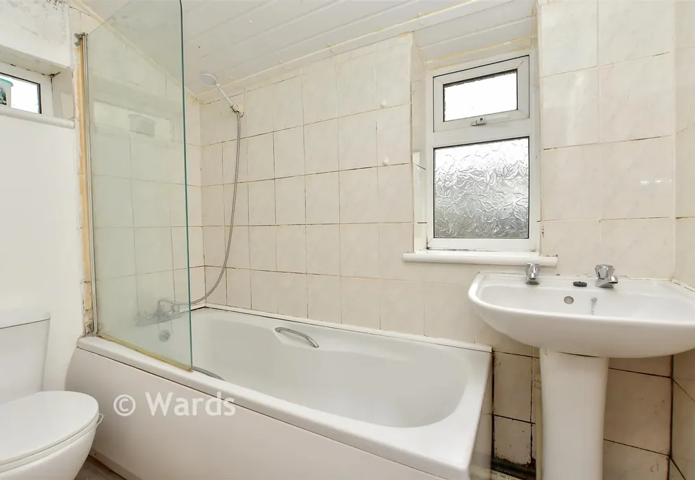 Bathroom - Chaucer Road, Gillingham, Kent - Wards of Kent