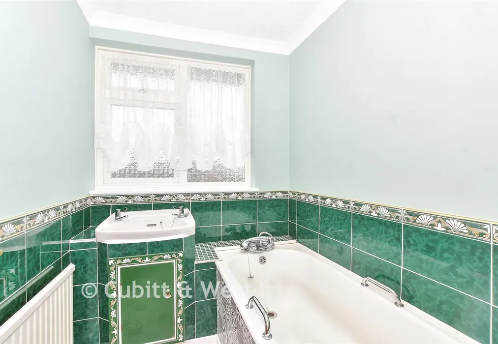 Bathroom - Oakshott Drive, Havant, Hampshire - Wards of Kent