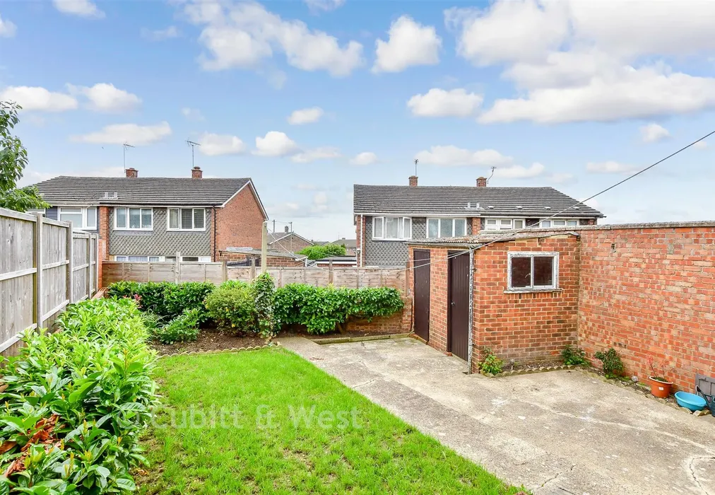 Rear Garden - Oakshott Drive, Havant, Hampshire - Wards of Kent