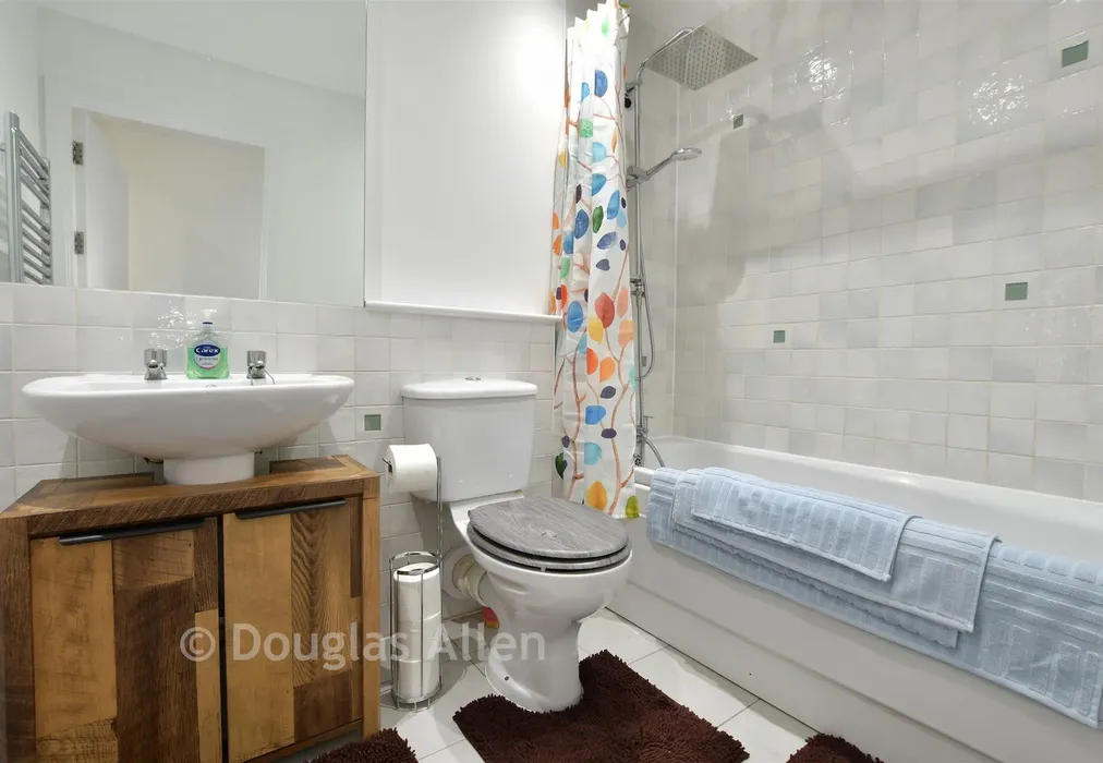 Bathroom - High Road, South Woodford - Wards of Kent