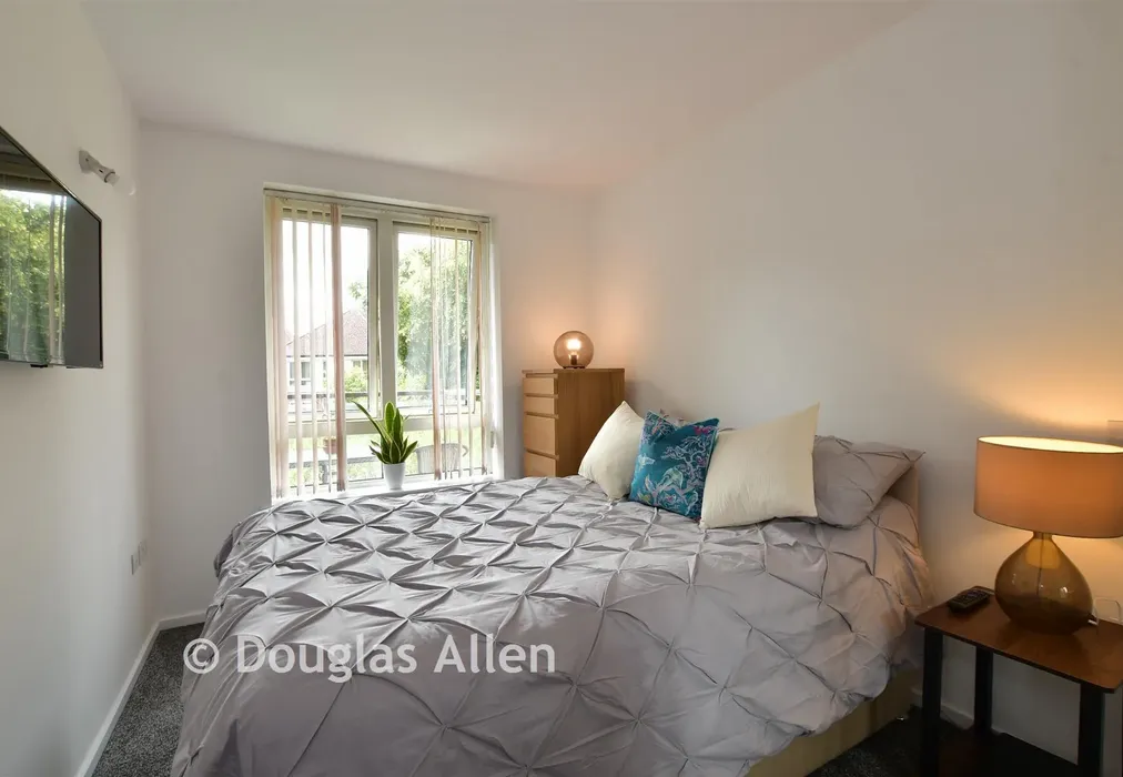 Bedroom - High Road, South Woodford - Wards of Kent