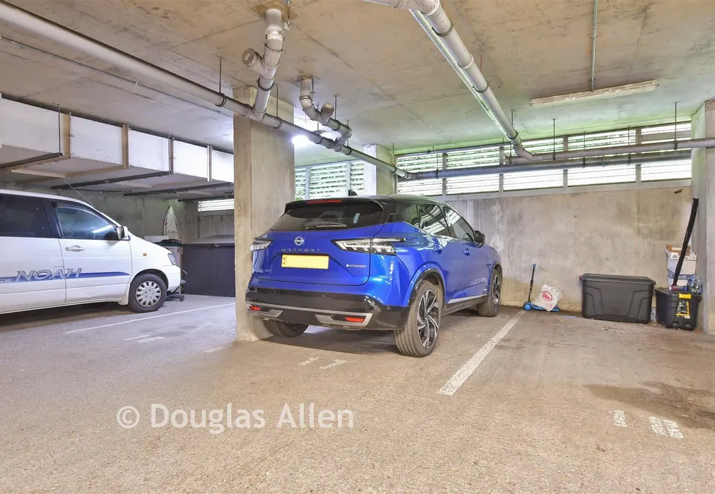 Driveway/Parking - High Road, South Woodford - Wards of Kent