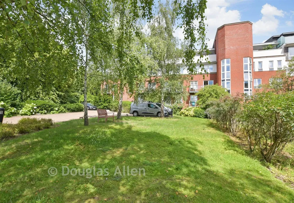 Communal Gardens - High Road, South Woodford - Wards of Kent