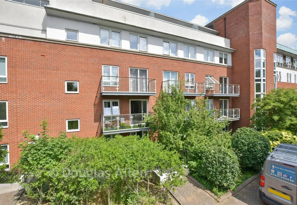 External (Brochure) - High Road, South Woodford - Wards of Kent