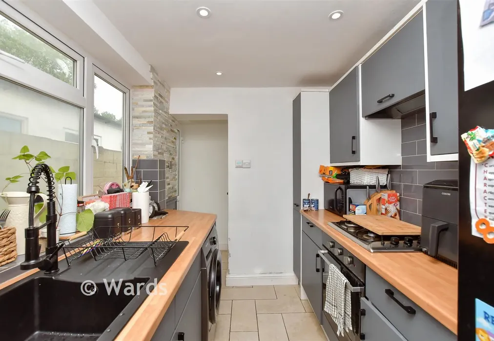 Kitchen - Ivy Street, Rainham, Gillingham, Kent - Wards of Kent