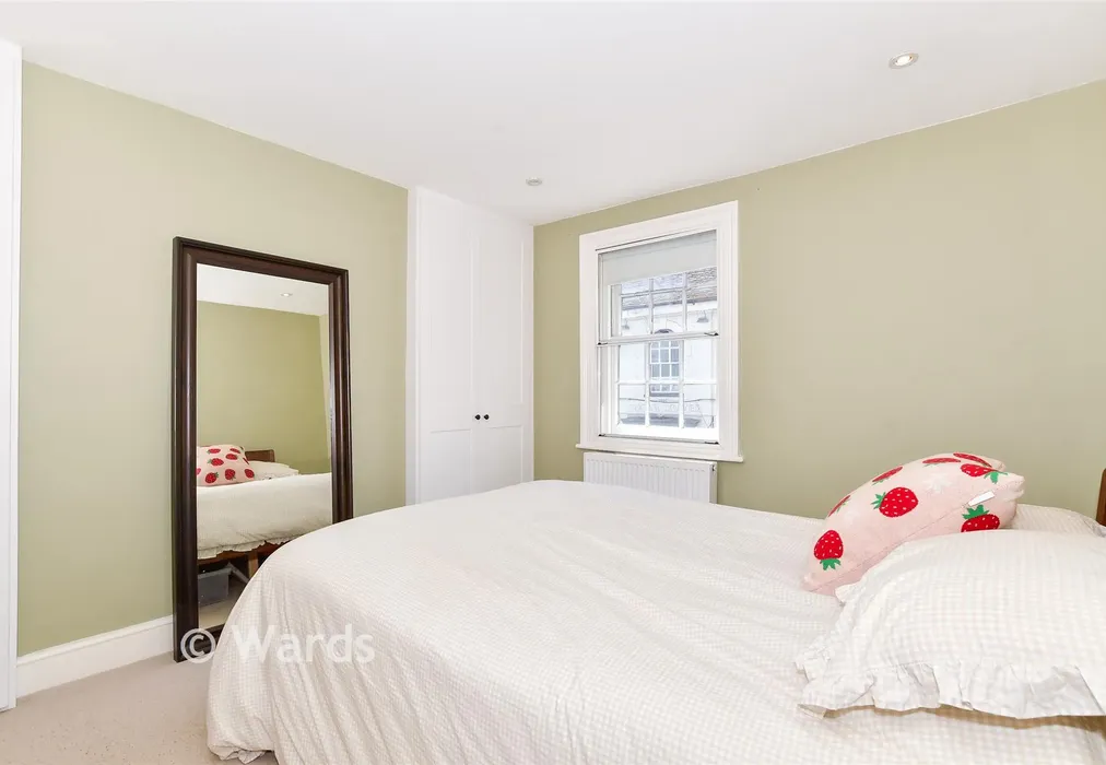 Bedroom 1 - Eyhorne Street, Hollingbourne, Maidstone, Kent - Wards of Kent