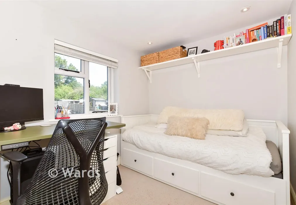 Bedroom 2 - Eyhorne Street, Hollingbourne, Maidstone, Kent - Wards of Kent