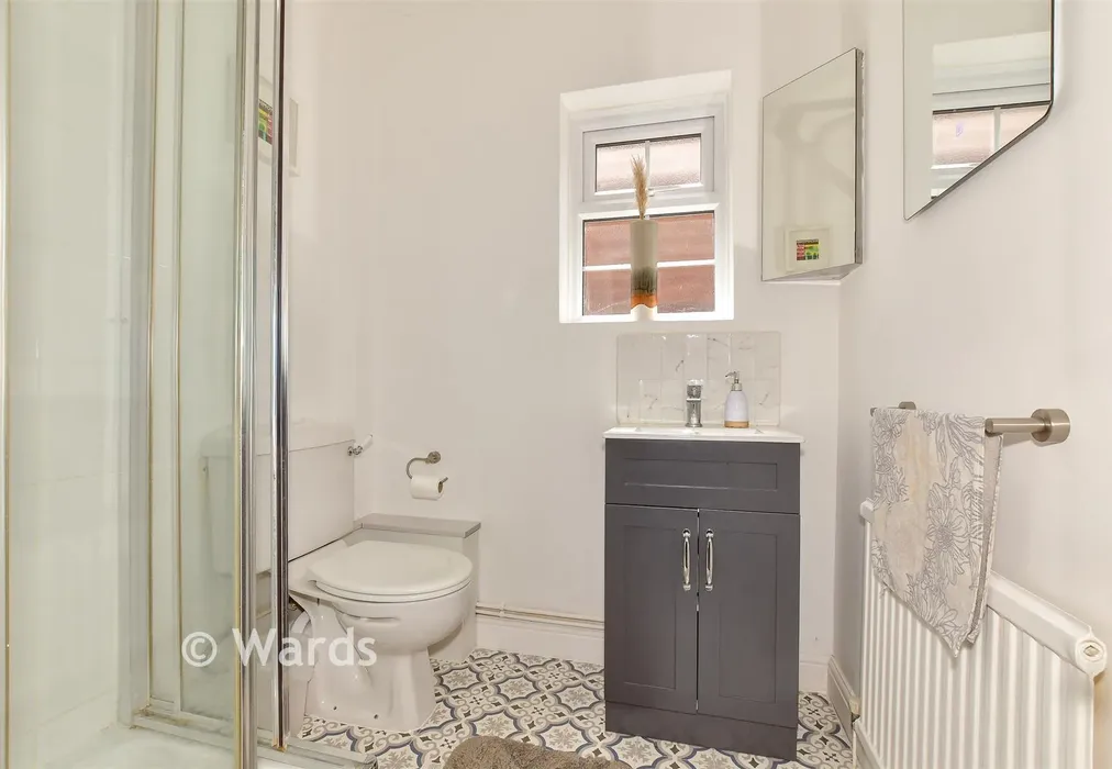 Bathroom - Sunnymead, Tyler Hill, Kent - Wards of Kent