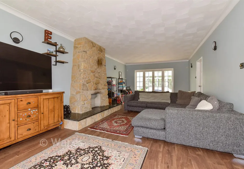 Lounge - Sunnymead, Tyler Hill, Kent - Wards of Kent