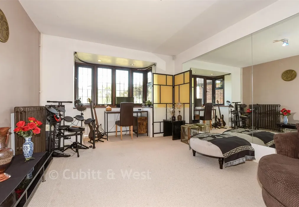 Sitting Room * - Wolverton Gardens, Horley, Surrey - Wards of Kent