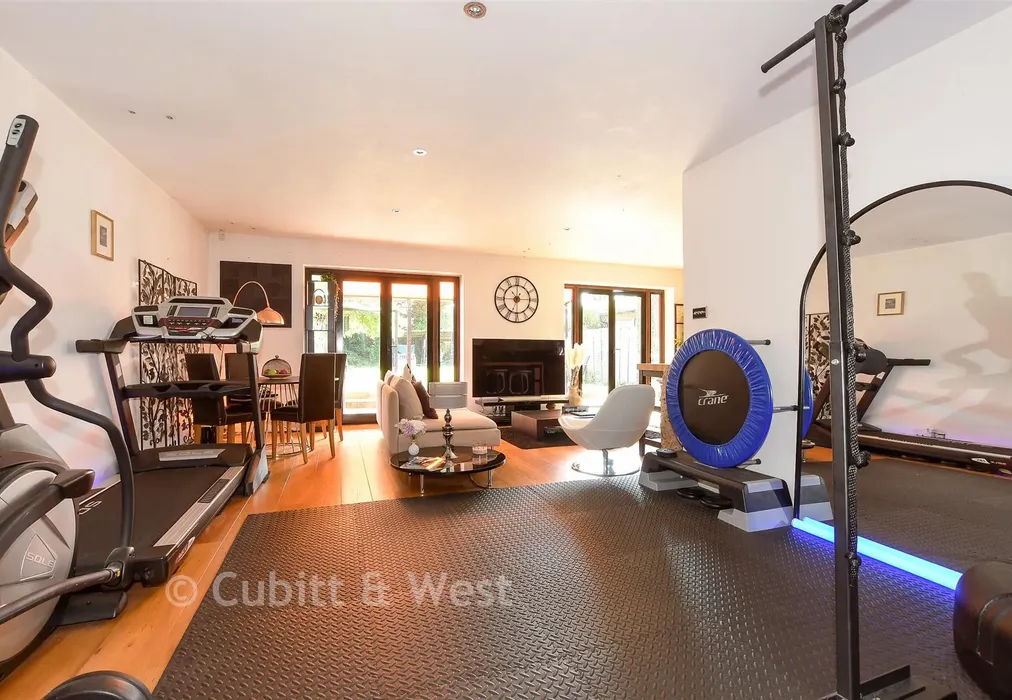 Lounge/Diner - Wolverton Gardens, Horley, Surrey - Wards of Kent