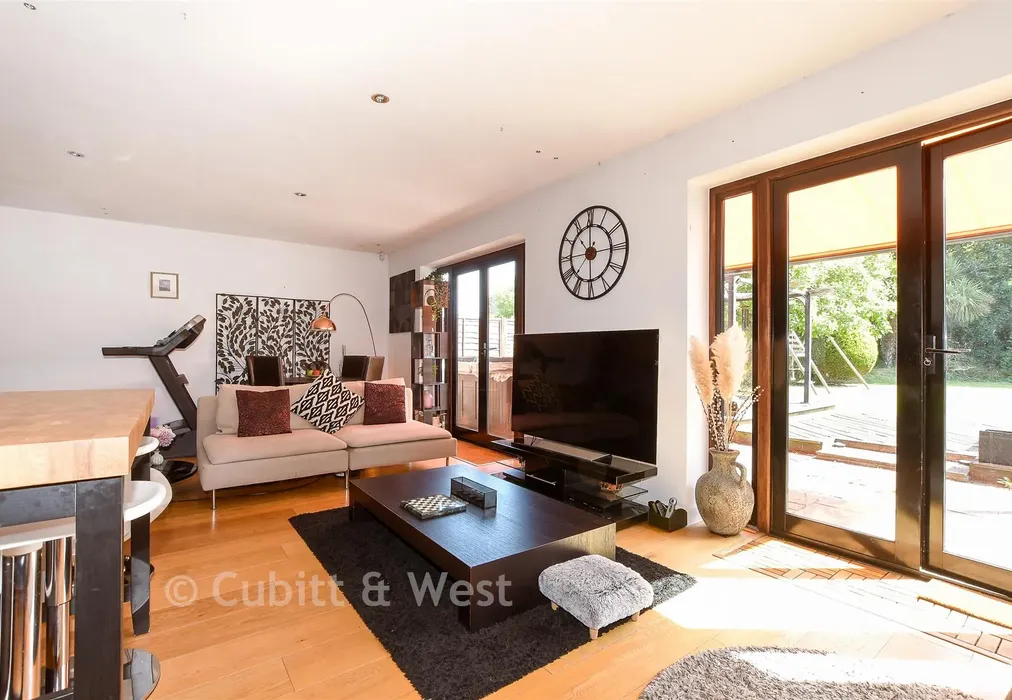 Lounge/Diner - Wolverton Gardens, Horley, Surrey - Wards of Kent