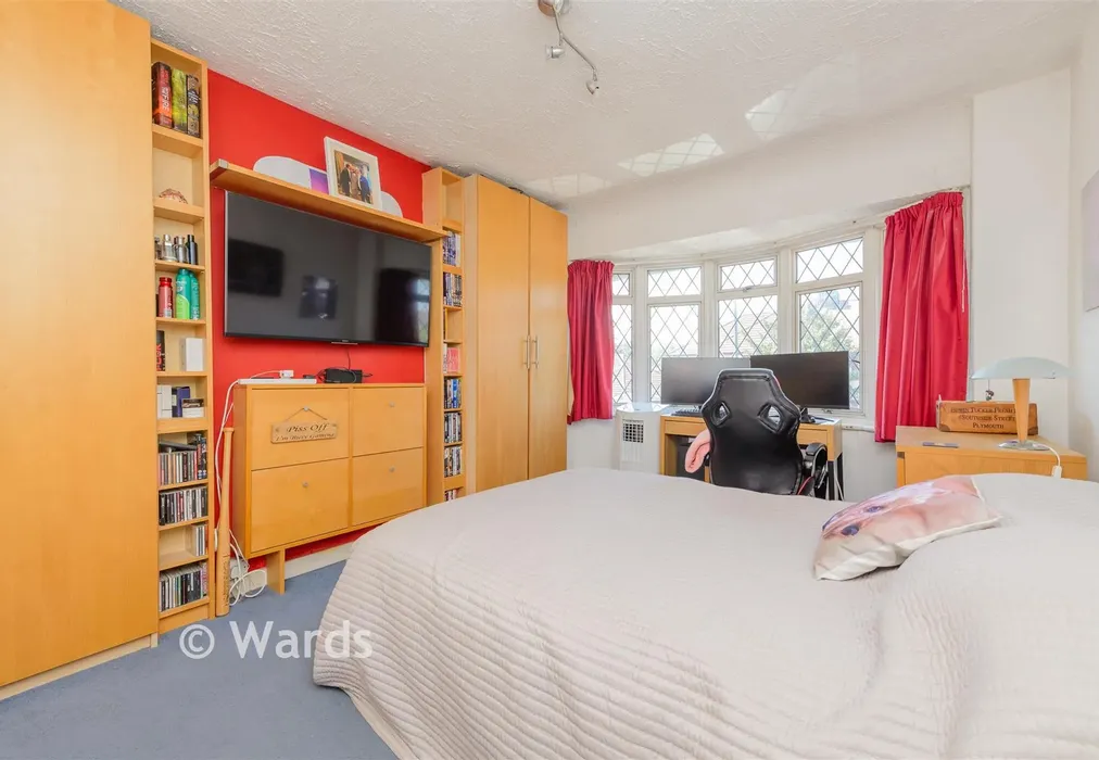Bedroom 1 - Rydal Drive, Bexleyheath, Kent - Wards of Kent