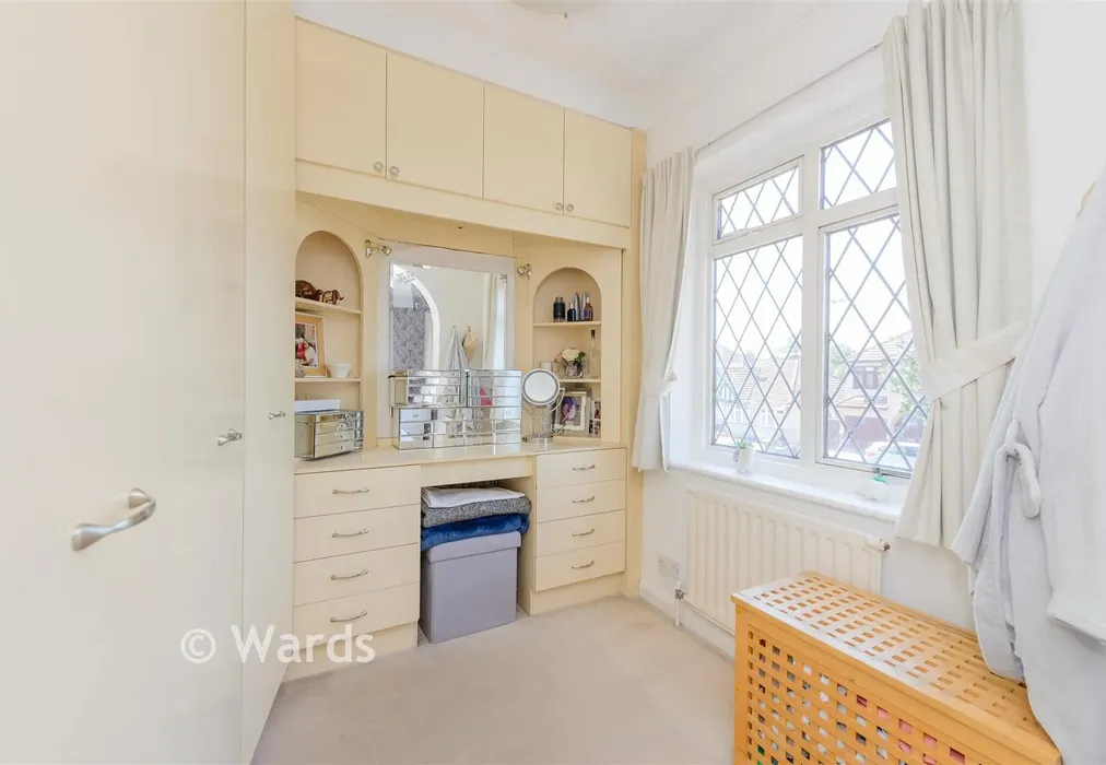 Dressing Area - Rydal Drive, Bexleyheath, Kent - Wards of Kent
