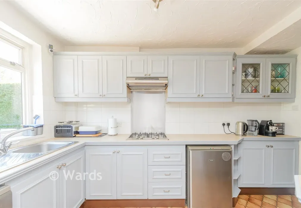 Kitchen - Rydal Drive, Bexleyheath, Kent - Wards of Kent
