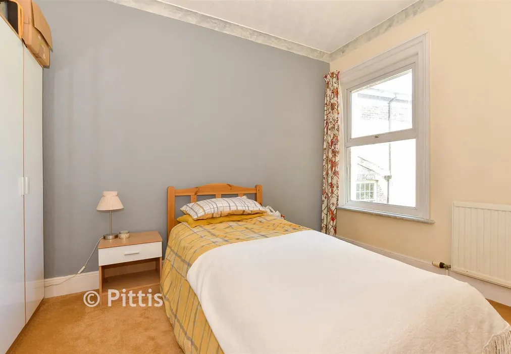 Bedroom 2 - Spring Gardens, Shanklin, Isle of Wight - Wards of Kent