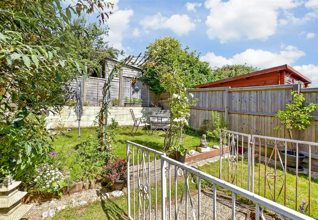 Rear Garden - Spring Gardens, Shanklin, Isle of Wight - Wards of Kent