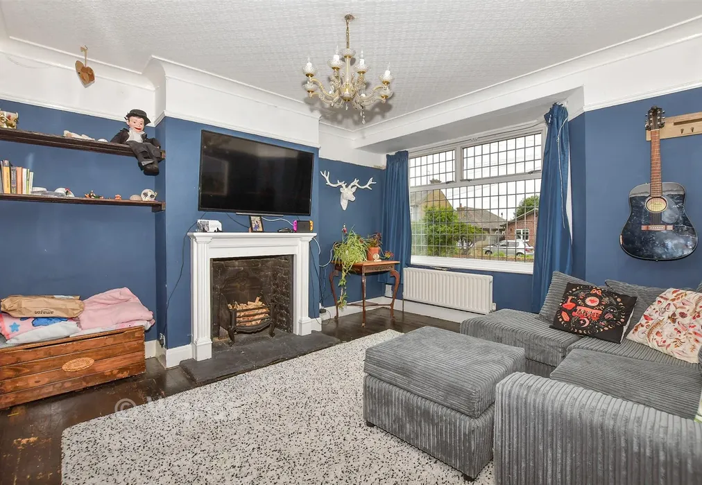 Lounge - Vale Road, Northfleet, Kent - Wards of Kent