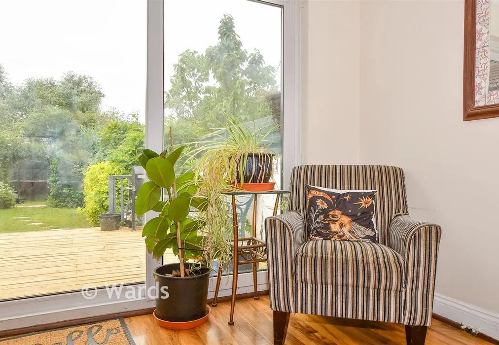 Internal Lifestyle Photograph - Vale Road, Northfleet, Kent - Wards of Kent