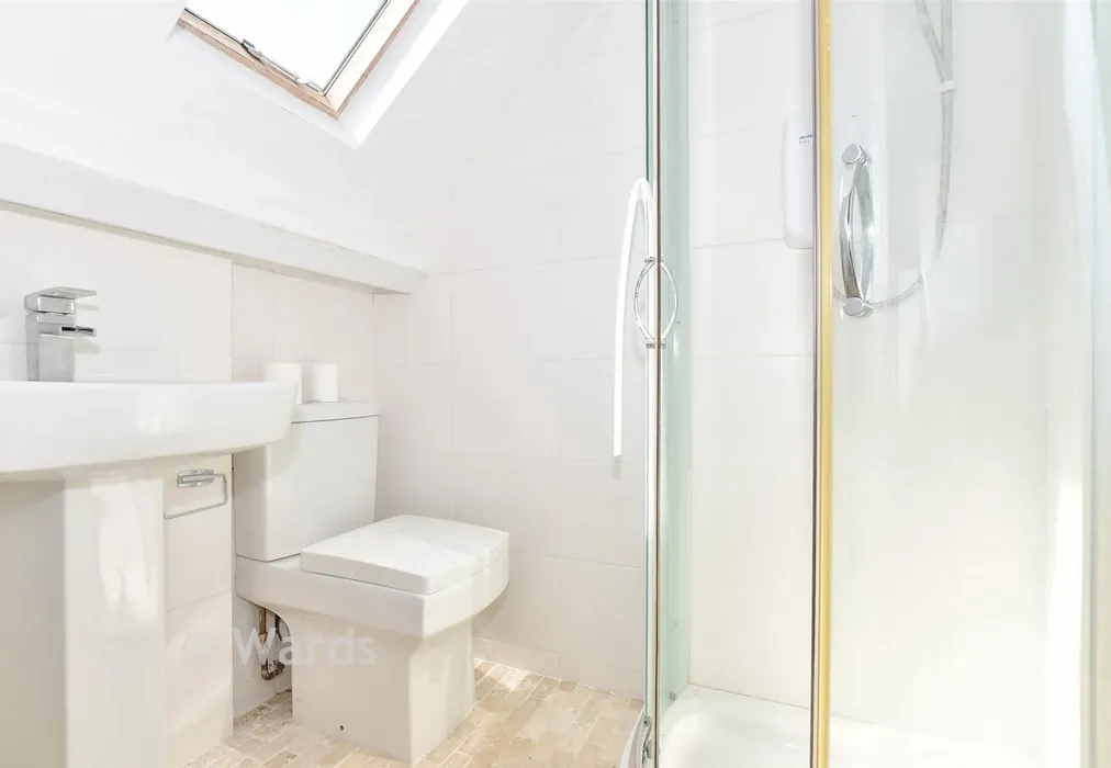 En-Suite - Capel-Le-Ferne, Folkestone, Kent - Wards of Kent
