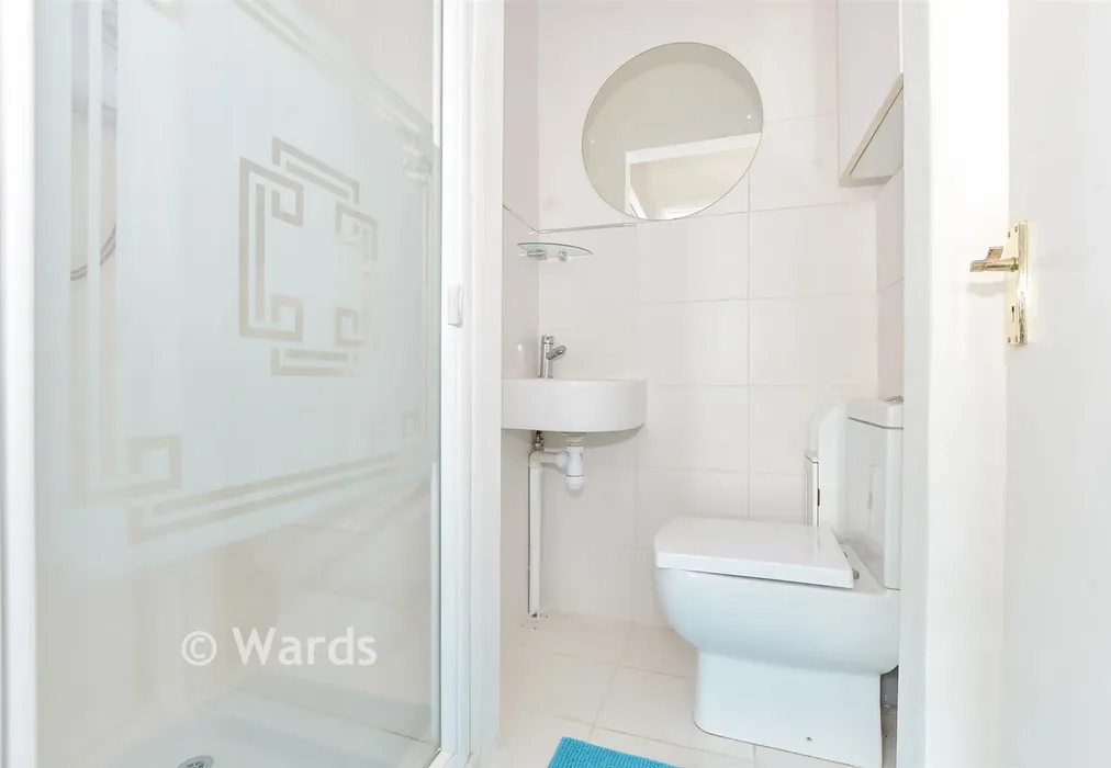 En-Suite - Capel-Le-Ferne, Folkestone, Kent - Wards of Kent