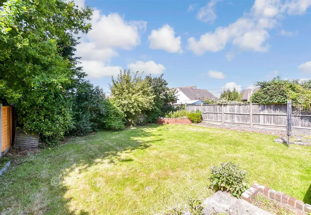 Rear Garden - Capel-Le-Ferne, Folkestone, Kent - Wards of Kent