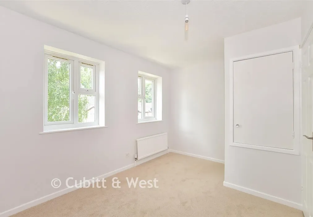 Bedroom 1 - Mindelheim Avenue, East Grinstead, West Sussex - Wards of Kent