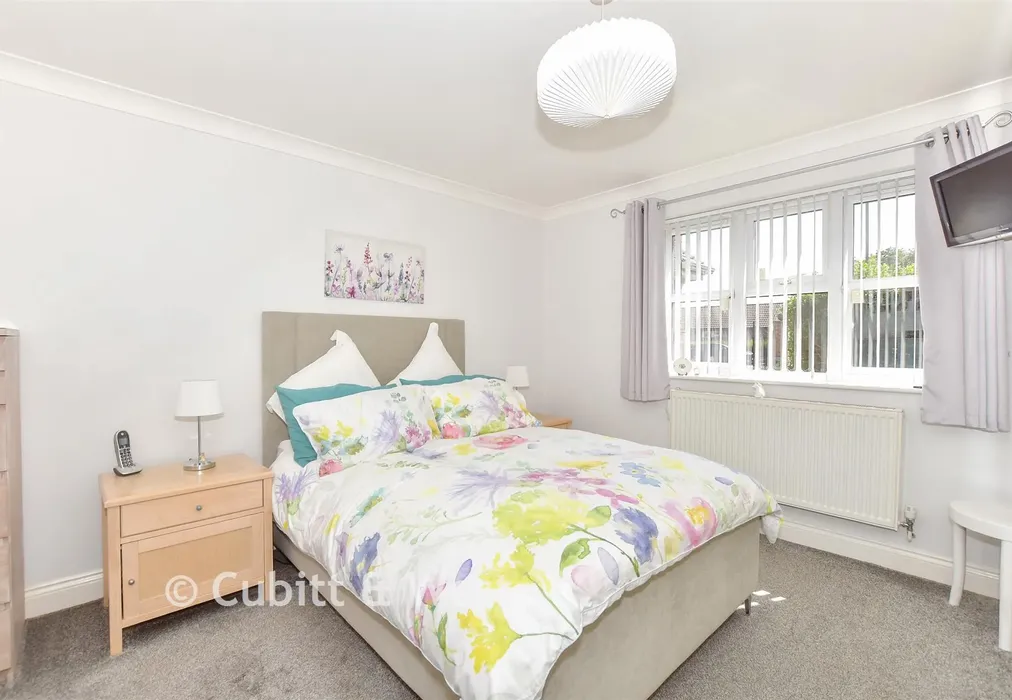 Bedroom 1 - Manor Road, Hayling Island, Hampshire - Wards of Kent