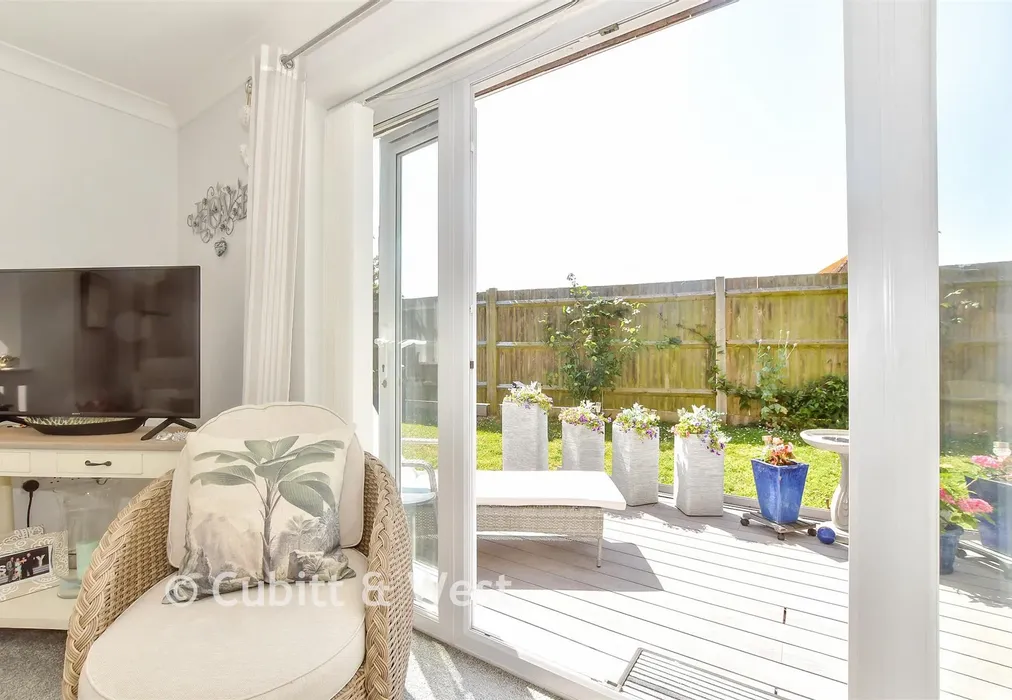Internal Lifestyle Photograph - Manor Road, Hayling Island, Hampshire - Wards of Kent