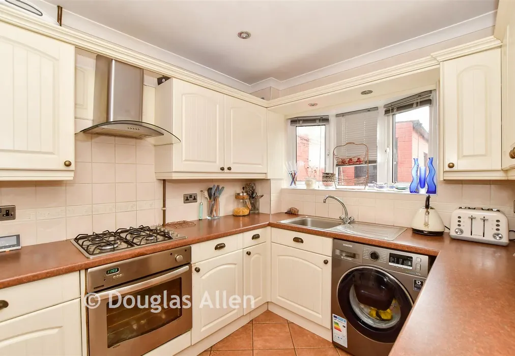 Kitchen - Great Knightleys, Basildon, Essex - Wards of Kent