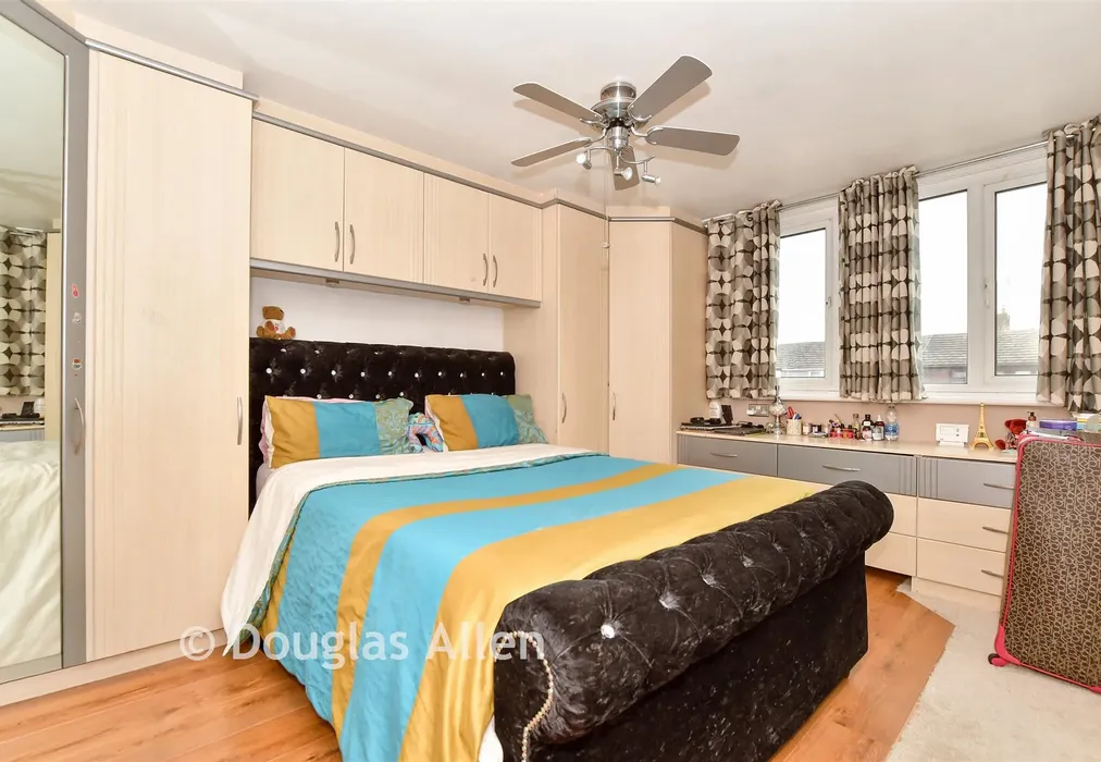 Bedroom 1 - Great Knightleys, Basildon, Essex - Wards of Kent