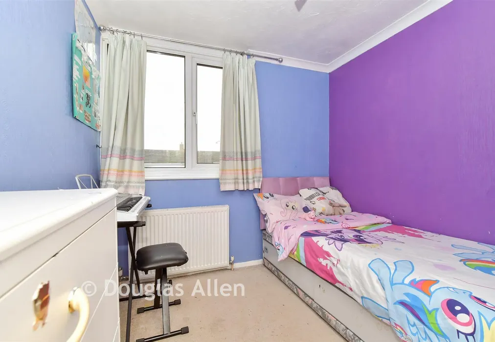 Bedroom 3 - Great Knightleys, Basildon, Essex - Wards of Kent