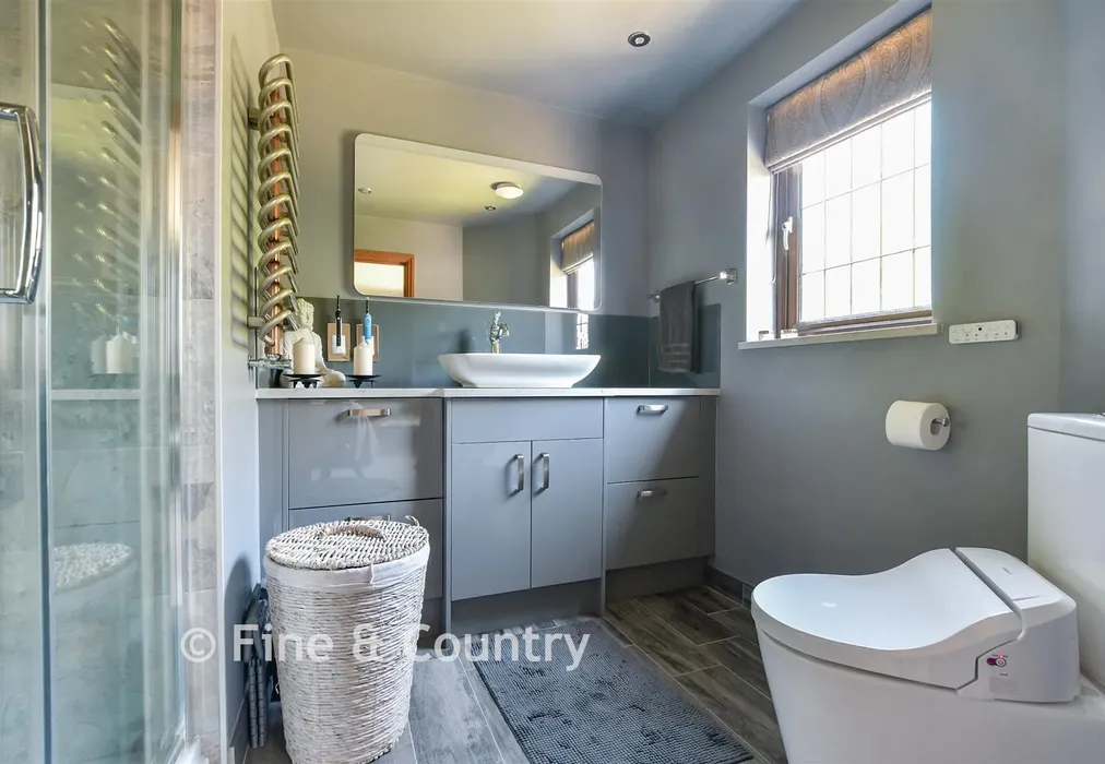 En-Suite Shower Room - Monkton Road, Minster, Ramsgate, Kent - Wards of Kent