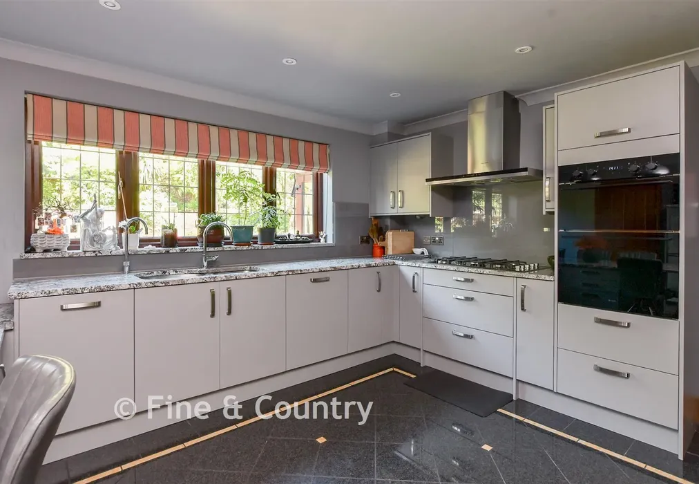 Kitchen - Monkton Road, Minster, Ramsgate, Kent - Wards of Kent