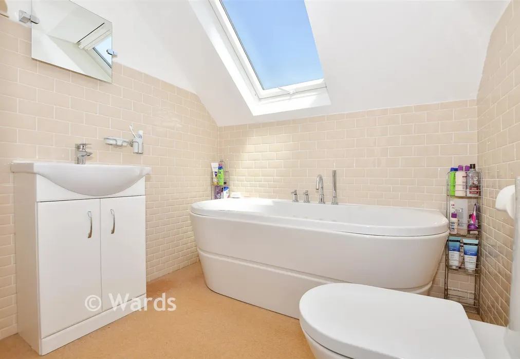Bathroom - Station Road, Eynsford, Dartford, Kent - Wards of Kent