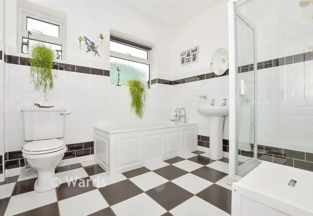 Bathroom - Station Road, Eynsford, Dartford, Kent - Wards of Kent