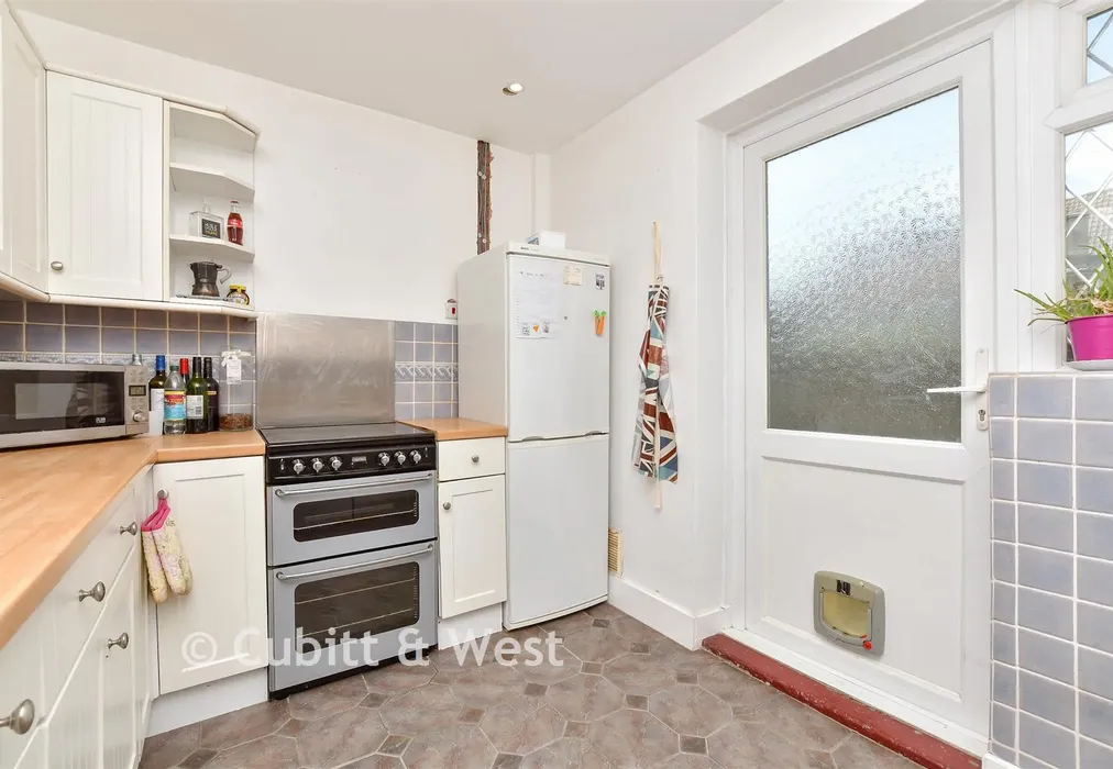 Kitchen - Hartland Road, Morden, Surrey - Wards of Kent