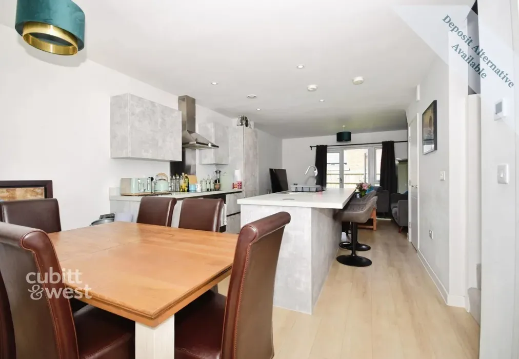 Kitchen - Oswald Norris Way, Crawley, RH11 - Wards of Kent