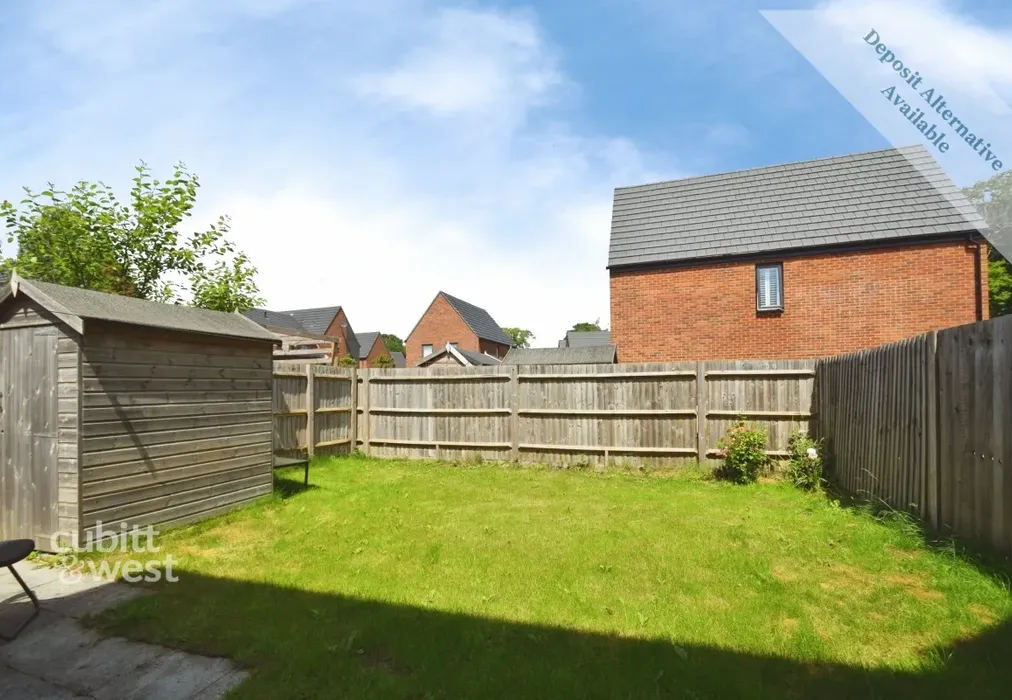 Garden - Oswald Norris Way, Crawley, RH11 - Wards of Kent