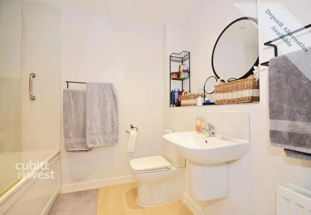 Bathroom - Oswald Norris Way, Crawley, RH11 - Wards of Kent