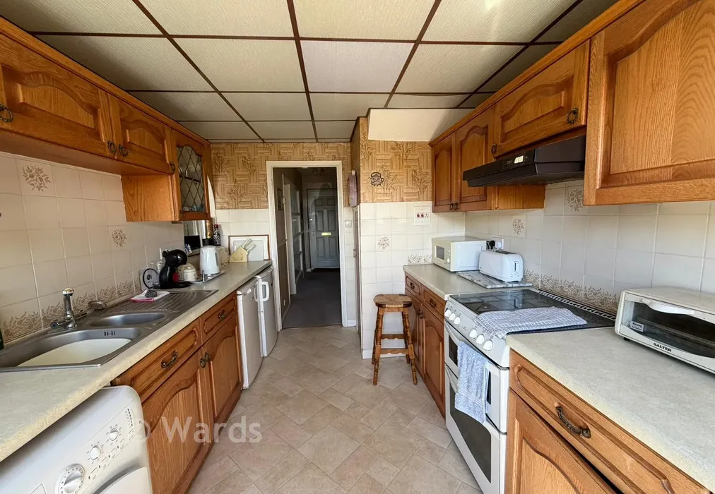 Kitchen - Castle Road, Allington, Kent - Wards of Kent