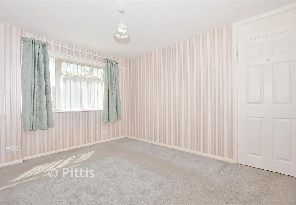 Bedroom 1 - Perowne Way, Sandown, Isle of Wight - Wards of Kent