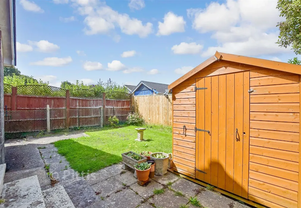 Rear Garden - Perowne Way, Sandown, Isle of Wight - Wards of Kent