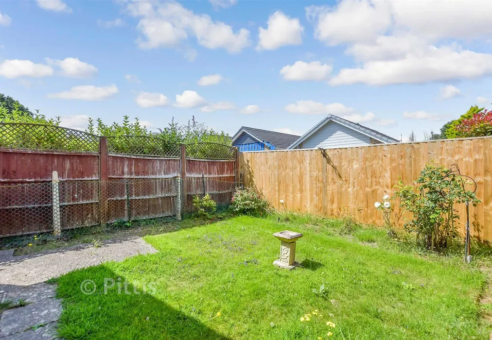 Rear Garden - Perowne Way, Sandown, Isle of Wight - Wards of Kent