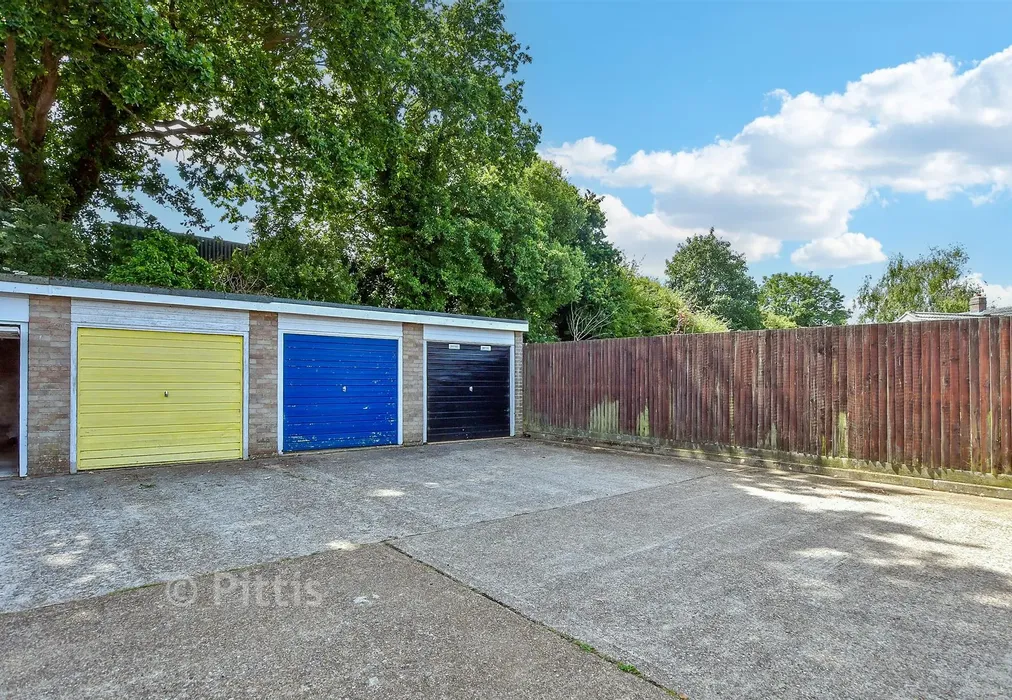 Garage - Perowne Way, Sandown, Isle of Wight - Wards of Kent