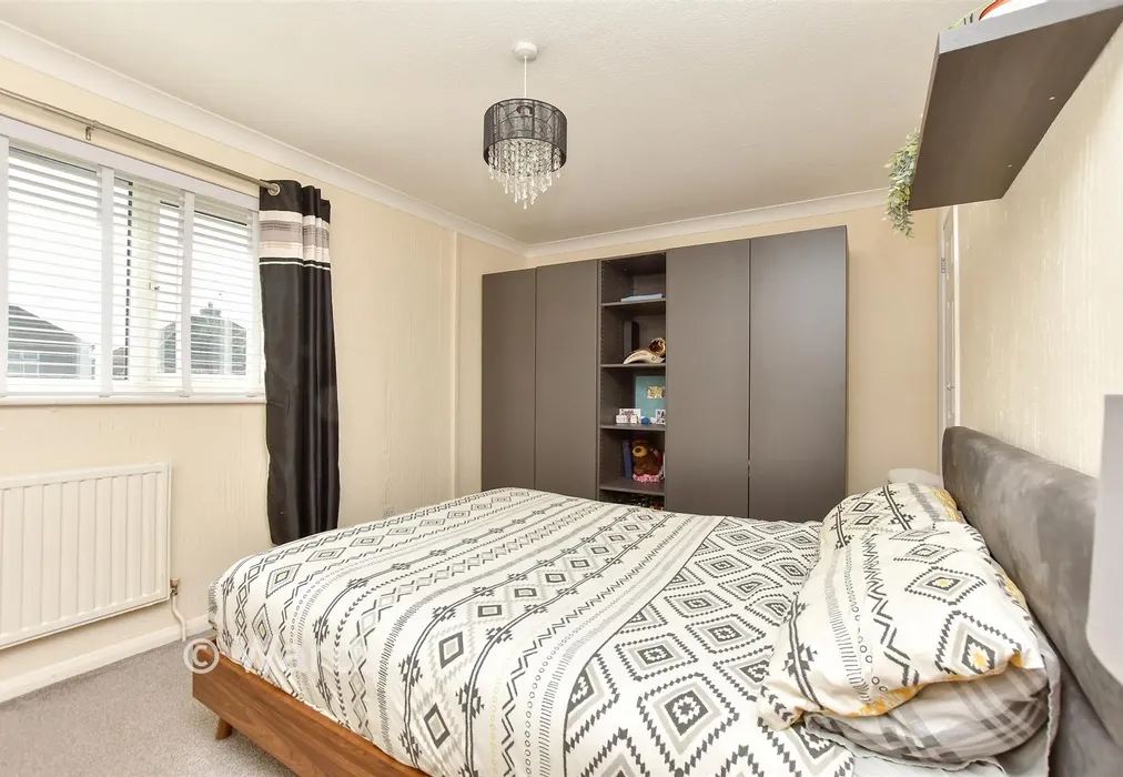 Bedroom 1 - Barton Hill Drive, Minster On Sea, Sheerness, Kent - Wards of Kent